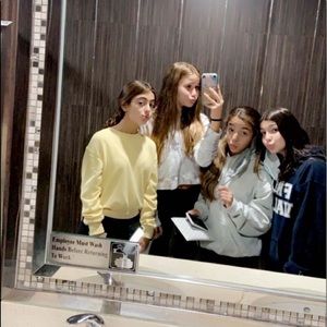 Meet your Posher, Ava